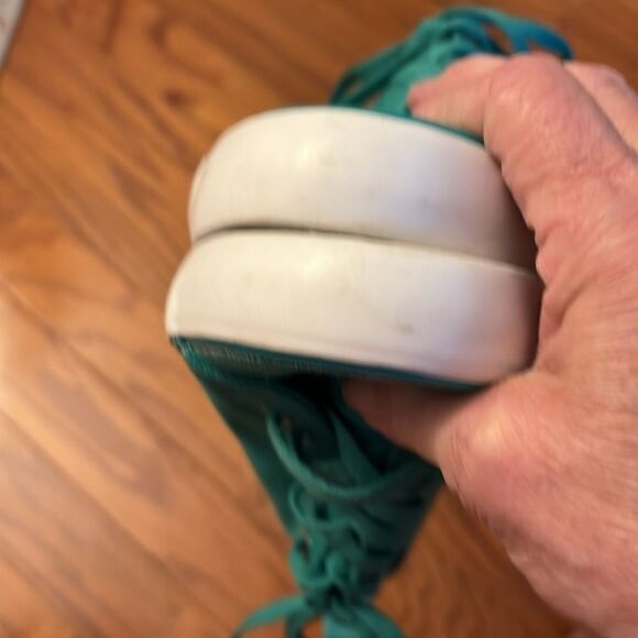 Kenneth Cole Size 9.5 Green Sneakers.  NWOT never worn - Picture 5 of 8